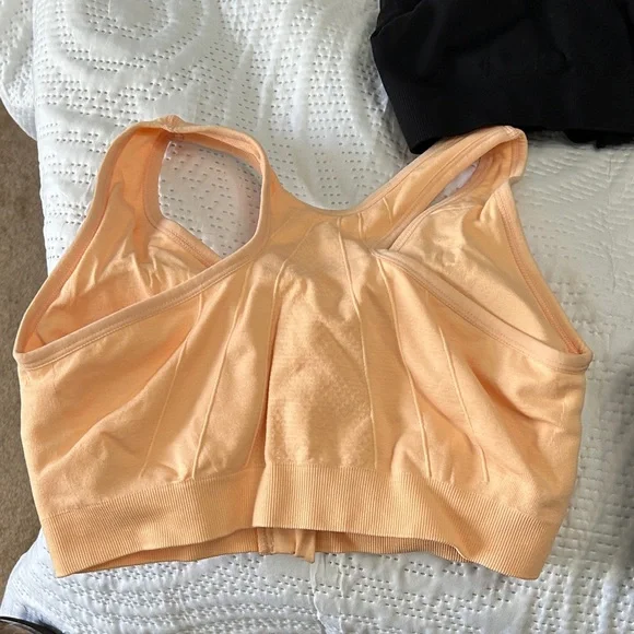 Set of 3 front zip sports bras - Picture 5 of 8